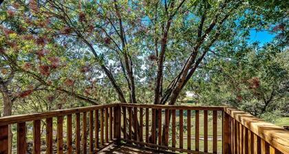 Spacious Mid-Century Home King Beds+Charming View