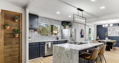 Spacious Mid-Century Home King Beds+Charming View