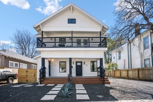 Exterior - O4 -B · The O`Four, Eado Retreat - Unit B (Houston)