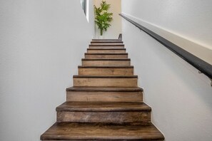 Interior - O4 -B · The O`Four, Eado Retreat - Unit B (Houston)
