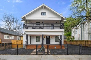 Exterior - O4 -B · The O`Four, Eado Retreat - Unit B (Houston)