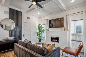 TV, fireplace, offices - Milby Entire Home · The O`Four, Entire Luxury Duplex in East Downtown (Houston)