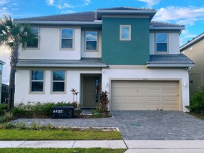 Exterior - Luxurious 12BR 11.5BA independent self-contained large villa (Kissimmee)