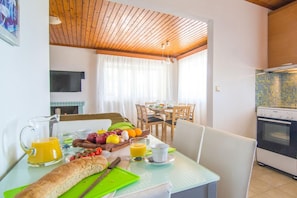 House | 2 bedrooms, WiFi