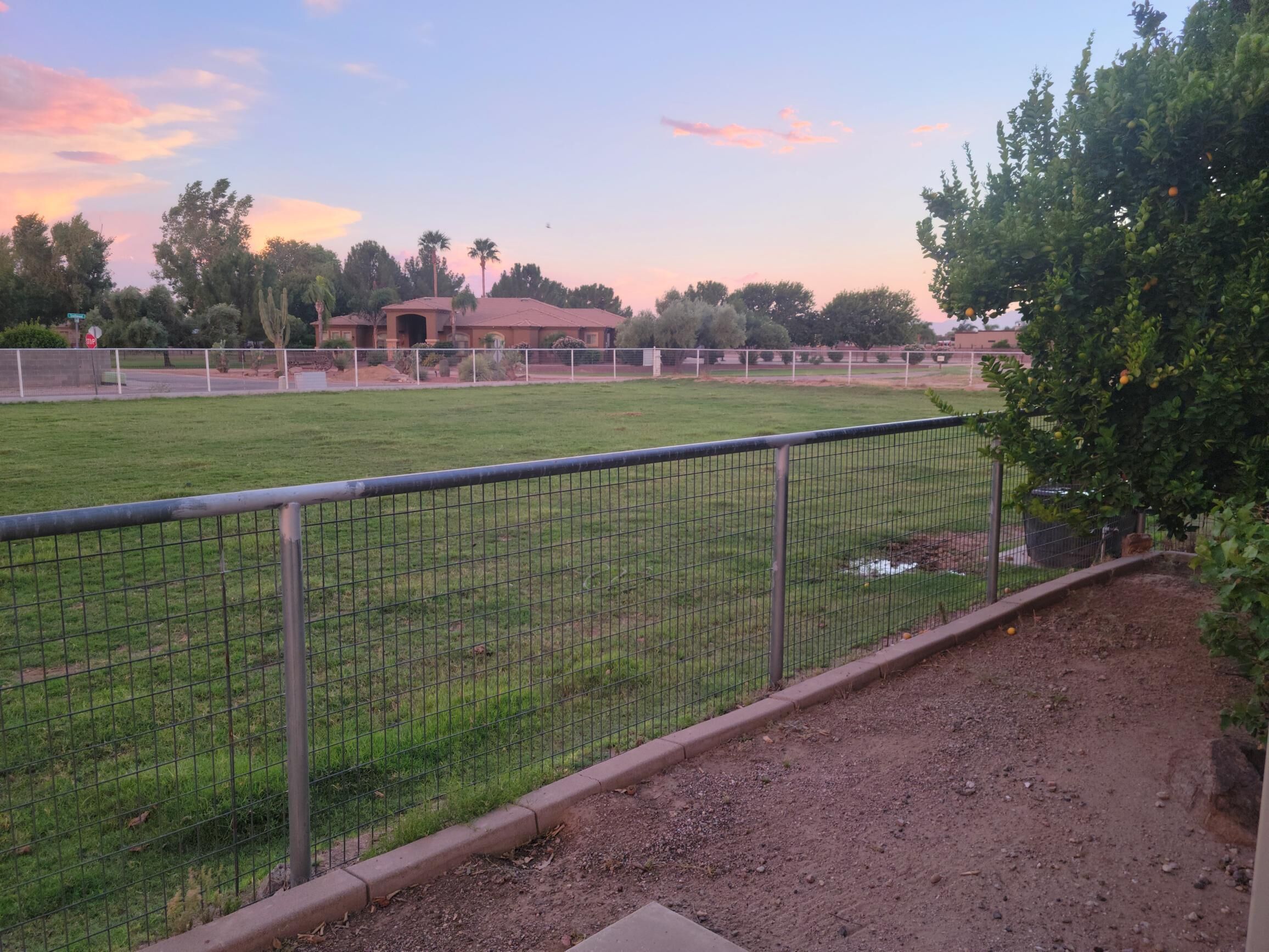 المنطقة المحيطة بالمنشأة