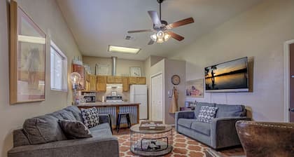 Guest House with horse privilege's, in the country & beautiful neighborhood.