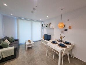 Smart TV, music library, video library, stereo