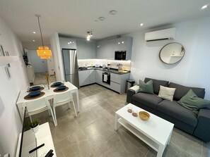 Smart TV, music library, video library, stereo