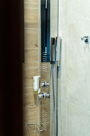 Dusche im Bad
