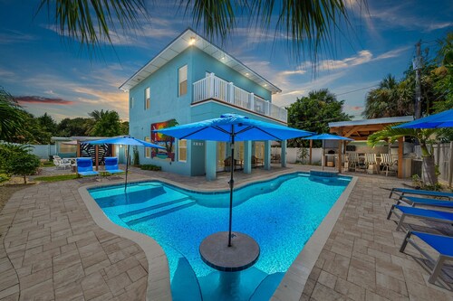 Kelena's Grand Kabana with Private Resort Style Heated Pool