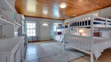 5 bedrooms, iron/ironing board, free WiFi