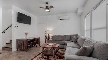 Family Townhouse | Living area | 36-inch Smart TV with digital channels, Netflix, Hulu