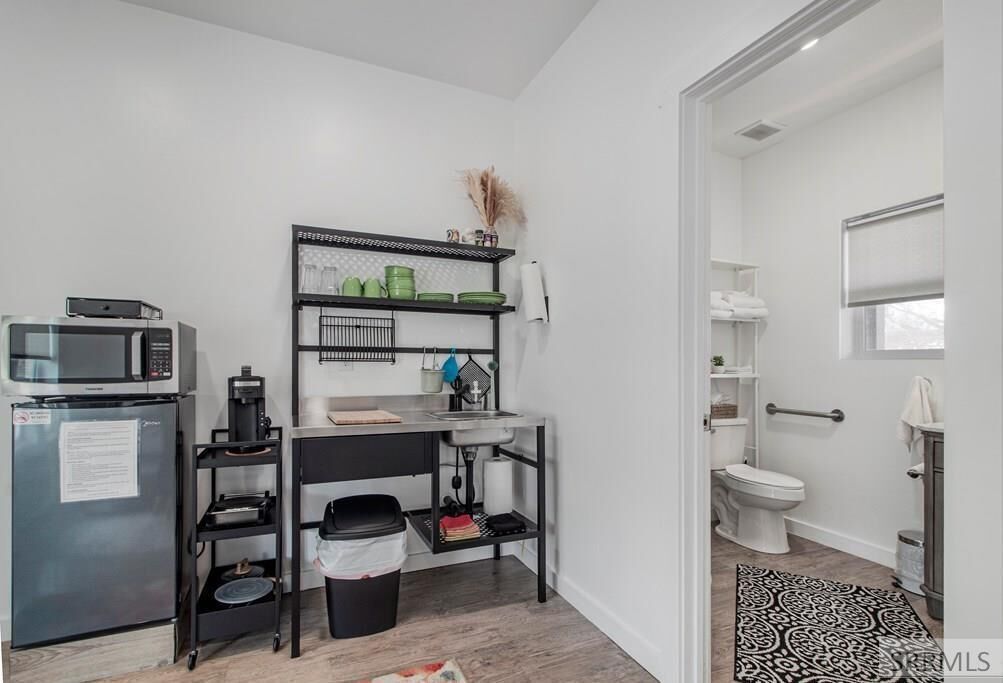 Balcony Suite (ADA Accessible) | Bathroom | Shower, towels, soap, shampoo