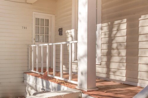 Near Downtown - Sunny Sweetheart Left Unit