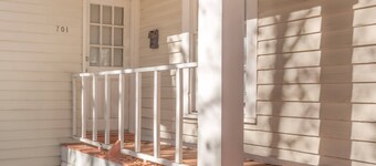 Near Downtown - Sunny Sweetheart Left Unit