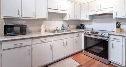 Near Downtown - Sunny Sweetheart Left Unit