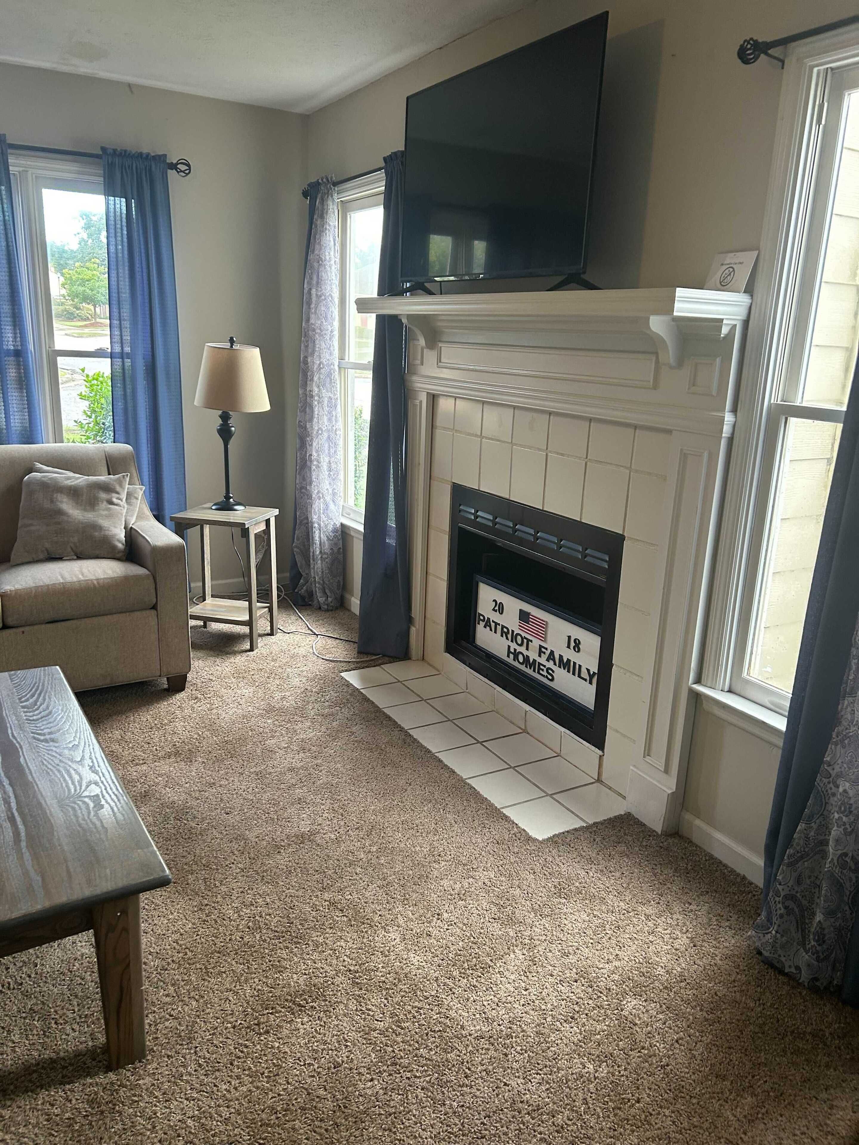 Een televisie en een kantoor