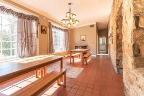 Dining - Midtown Castle! Modern & Regal - Royal in Columbus (Columbus)