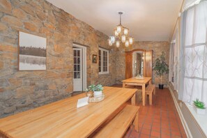 Dining - Midtown Castle! Modern & Regal - Royal in Columbus (Columbus)