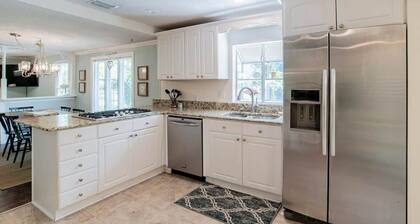 On the River! Patio,Yard- Dozing at Dog River