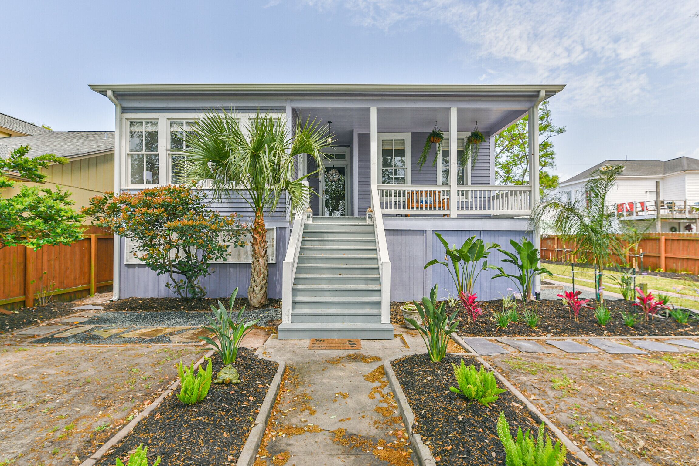 Blue Mermaid! Beautiful home 4 blocks from the beach!