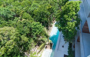 حمّام سباحة خارجي