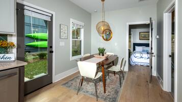 3 Schlafzimmer, Schreibtisch, Bügeleisen/Bügelbrett, kostenloses WLAN