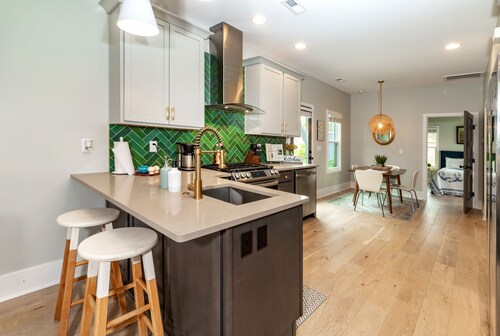 Heart of Brevard Hideaway - Walk/Bike to Downtown!