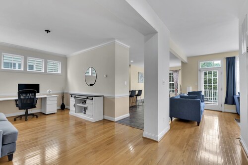 Luxurious Stylish 5BD+Office/13Mins IAD Airport