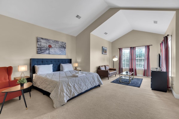 5 bedrooms, desk, free WiFi