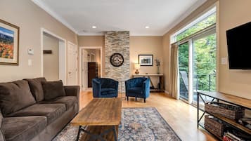 TV, fireplace, offices