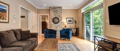 TV, fireplace, offices