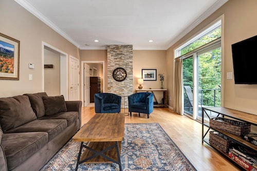 Wood Stove, Close to the Club - Wooded Colonial