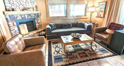 New Lakefront Condo! Great Views! Pool/Hot Tub!