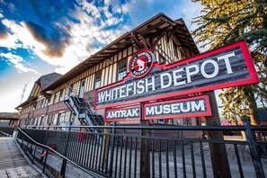 Exterior - New Lakefront Condo! Great Views! Pool/Hot Tub/Sauna/Private Beach Access! 6 Guests (Whitefish)