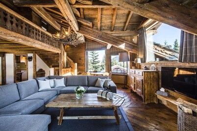 Charming Chalet | 5 Bedrooms | Chalet Axel | Open Fire & Champagne on Arrival |.
