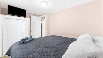 3 chambres, bureau, fer et planche à repasser, accès au Wi-Fi (inclus)