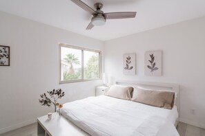 5 bedrooms, desk, iron/ironing board, WiFi