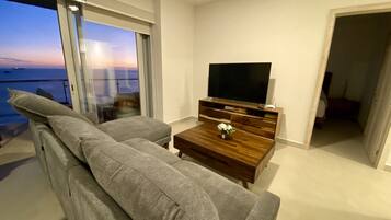 Smart TV, books, stereo