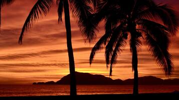 Beach nearby, sun loungers, beach towels