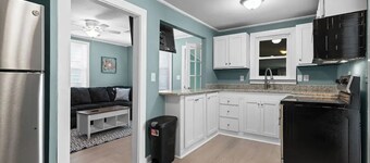 Renovated-Beach Bungalow-Walk to Beach