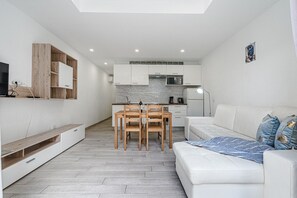 TV - Magnificent apartment with BBQ in Mareverde Complex, Costa Adeje (Costa Adeje)