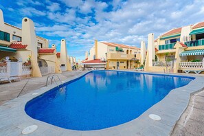 Outdoor pool - Magnificent apartment with BBQ in Mareverde Complex, Costa Adeje (Costa Adeje)