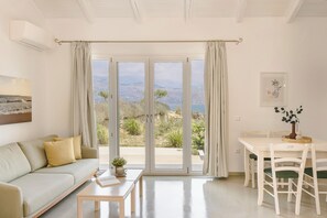 Interior - Apollonides Seafront Villa 2 “Melete” (Kefalonia)