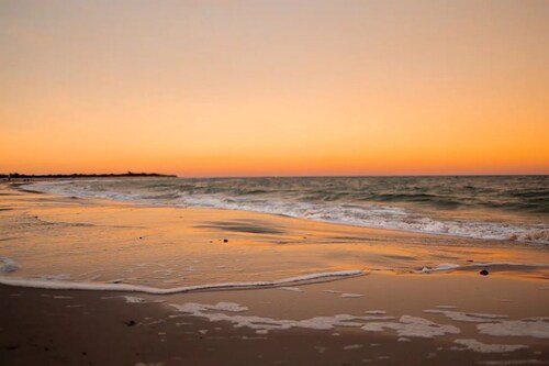 Newly-Renovated Beach Bungalow-Walk to Beach