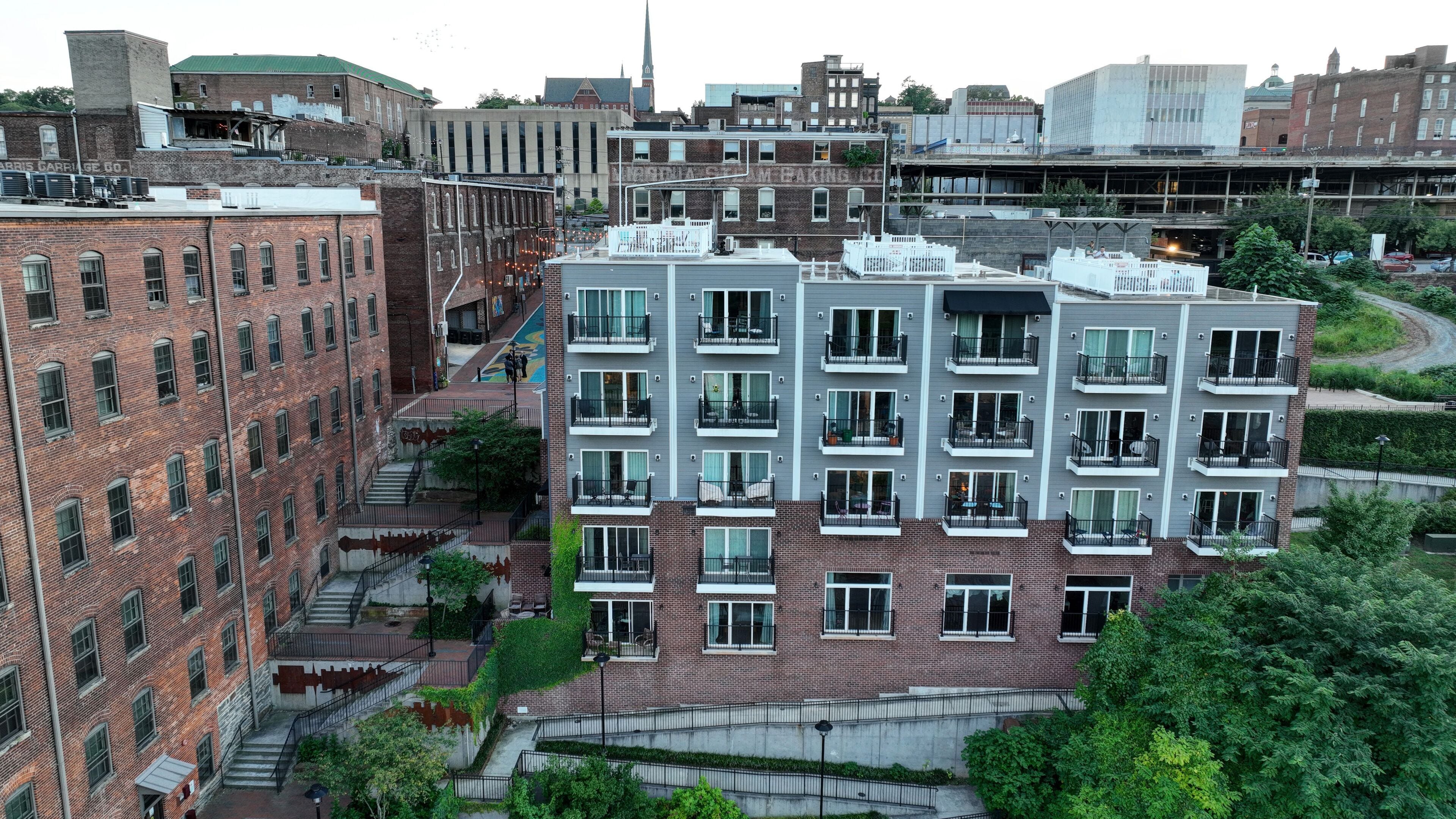 Bluffwalk Loft- Heart of Downtown 1 Bed King
