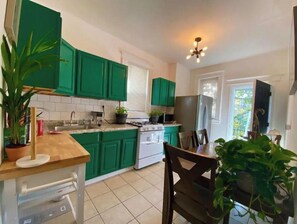 Fridge, oven, stovetop, cookware/dishes/utensils