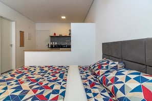 Studio | Desk, laptop workspace, free WiFi, bed sheets