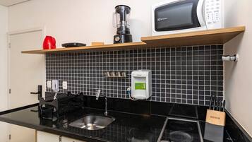 Studio | Private kitchen | Fridge, microwave, blender, cookware/dishes/utensils