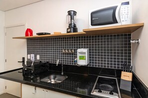 Studio | Yksityinen keittiö | Jääkaappi, mikroaaltouuni, tehosekoitin